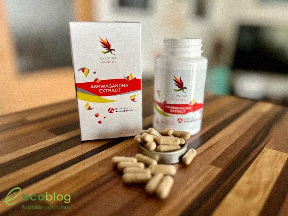 Carnium Botanicals Ashwagandha Extract na drevenom stole