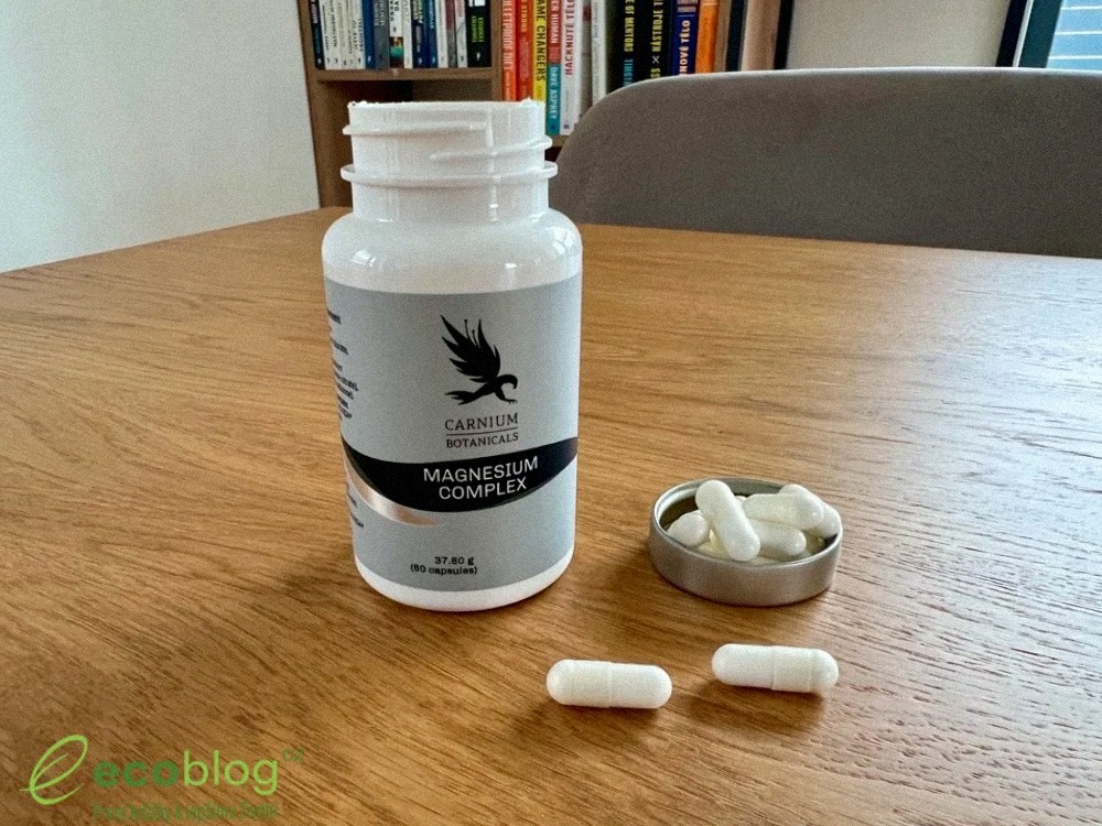 Magnesium Complex od Carnium Botanicals na stole